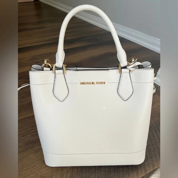 Michael Kors | Eden Large Drawstring Grab Bag in Blossom - Picture 5 of 10